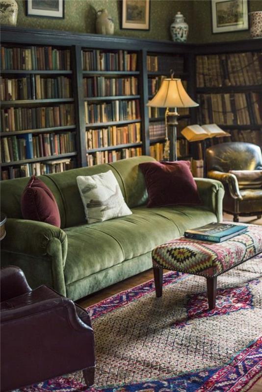 patlıcan rengi minder ve koltuk, antika tasarım lamba, büyük duvar kitaplık