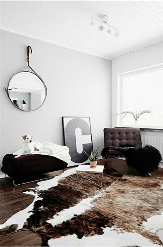 relax-fotelis-conforama-color-dark-brown-animal-skin-kilimėlis-baltos sienos