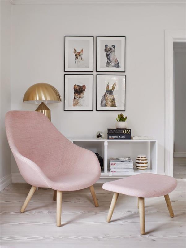 šviesiai rožinio miegamojo baldai su baltos ir pilkos spalvos dekoratyviniais daiktais, pastelinės rožinės spalvos fotelio modelis kartu su auksine lempa