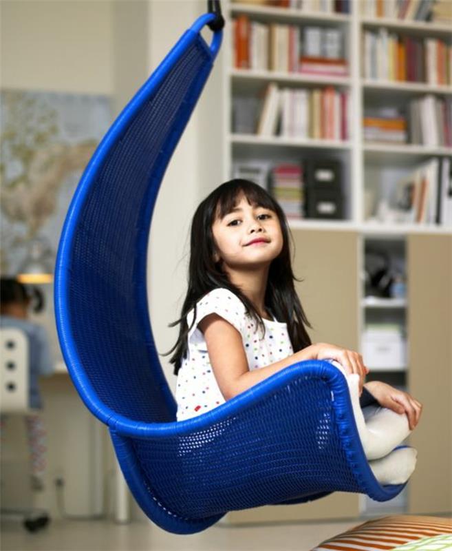 iç mekan asılı sandalye, tasarım, zarif ve ergonomik, beyaz raf