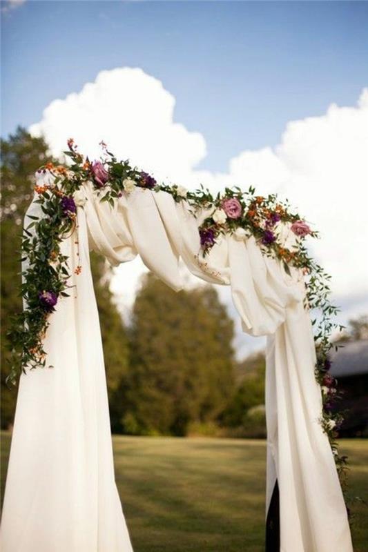 šalies vestuvių dekoravimas-arka-vestuvių-gėlių girlianda