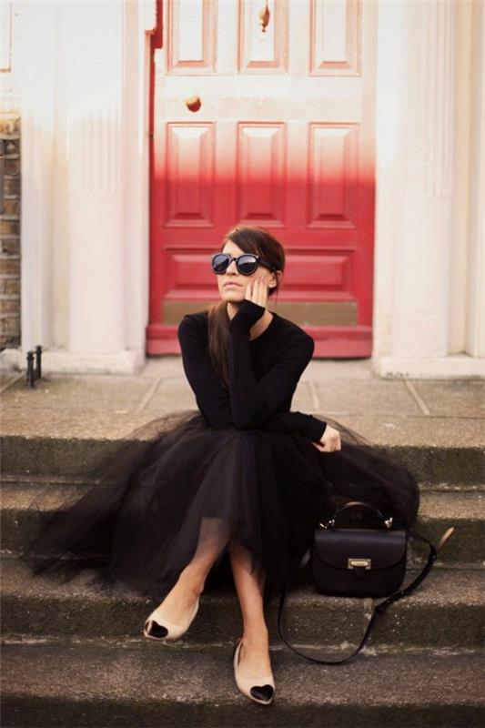 klasik-kadın-siyah-elbise-pouffe-etek-güneş gözlüğü-giyen-kırmızı