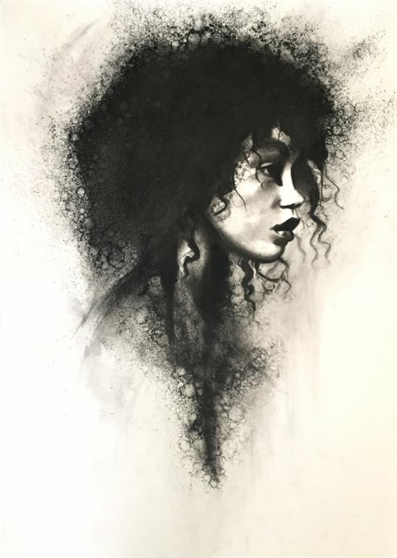 Uzun kıvırcık saçlı Afrikalı kadının muhteşem karakalem çizimi, siyah beyaz çizimli güzel bir kadın