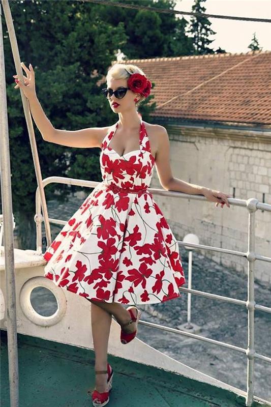 Beyaz straplez elbise üzerine kırmızı çiçekler, 50'ler pin up, 50'ler moda, modern kadınlar için modern pin up görünüm