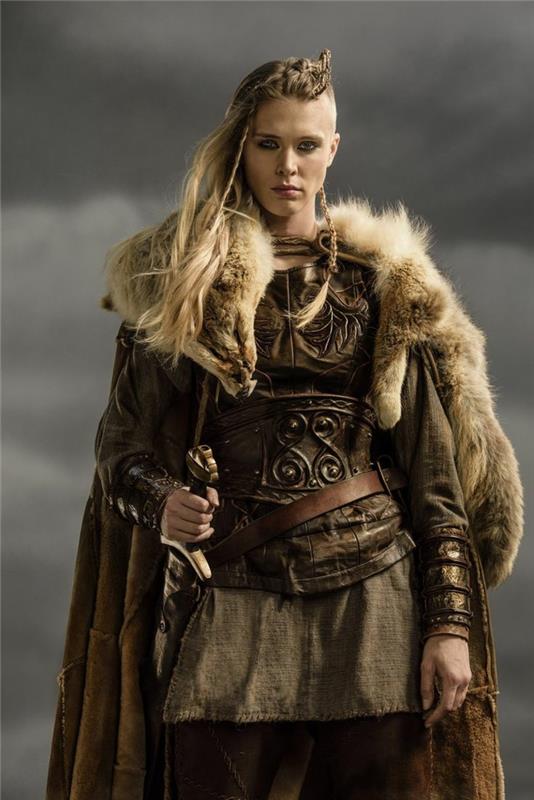 viking örgüsü, suni kürk manto, traşlı yan saçlar, kelt kemeri