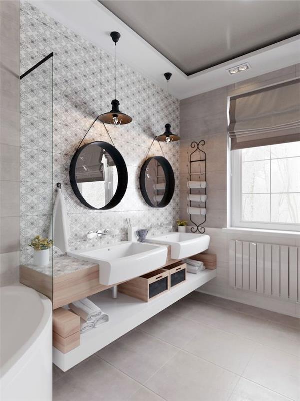 İki yuvarlak ayna, desenli karolar, saklama kutuları, İskandinav tarzında modern ahşap ve beyaz banyo trendi
