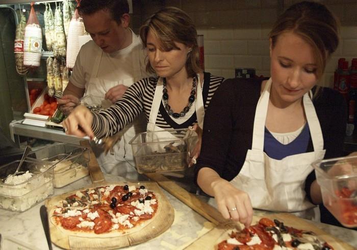 bayram-günü-en iyi-pizza-paris-görüntüsü-arkadaşlarla-bulmak için-en iyi