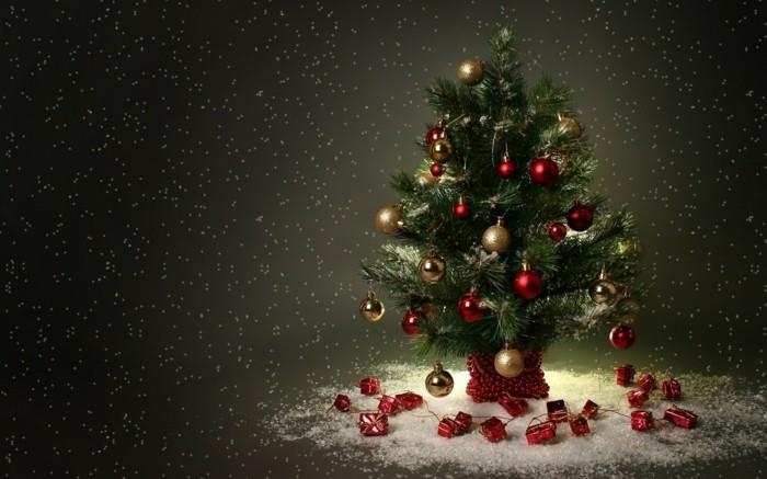 praznična-mala-božična-jelka-dekoracija-ideale-praznična-sova