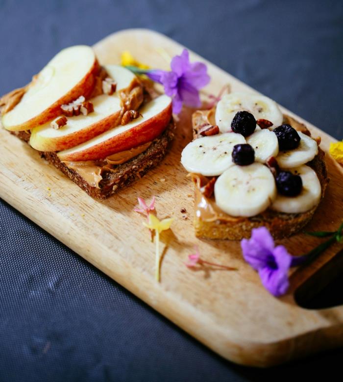 Beslenme dengesi ve borç di bölmesi ayrılmaz bir bütün olarak frutta ve fiori viyola come decorazione