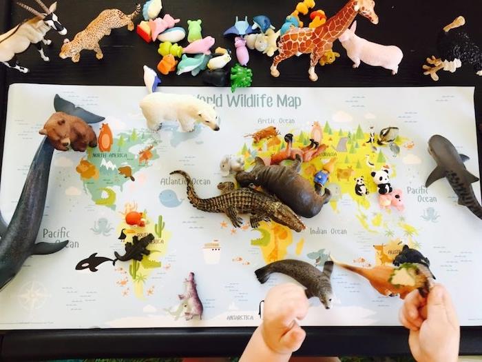 dünya haritasına yerleştirilecek hayvan figürleri, aktivite çocuğu 3 yaşında anaokulu, coğrafya öğrenme