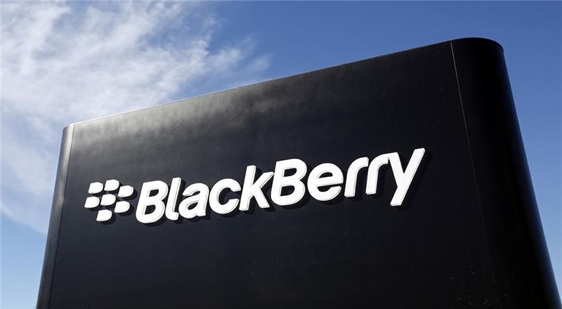 Emtek firmasının BlackBerry Messenger BBM uygulamasını durdurma kararı aldığı Blackberry'nin önünde
