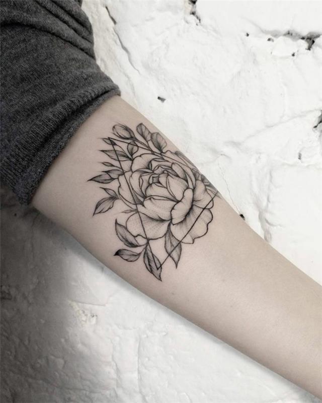 fiori-tattoo-grande-peonia-bianco-nero-foglie-parte-interna-braccio