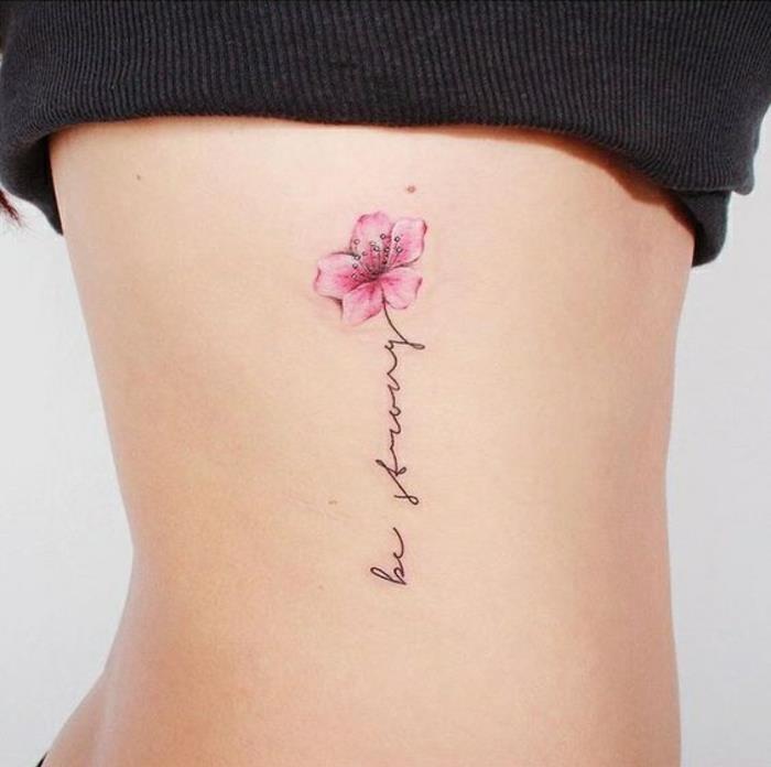 fiori-tattoo-idea-sexi-fiore-ciliegio-scritta-vertical-lato-busto