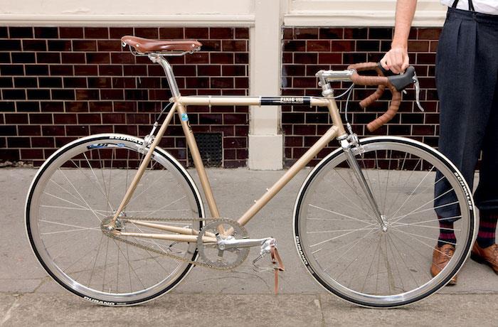 vintage fixie bike zlati okvir ojačan z zlato fiksno verigo
