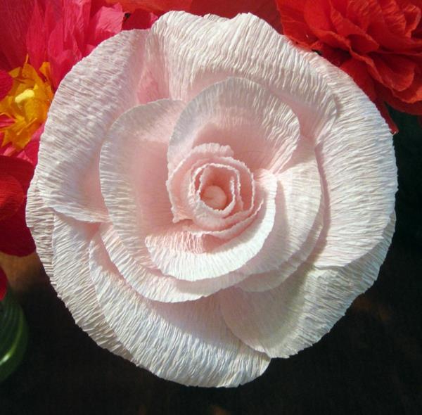 bledo-roza-krepon-papir-cvet