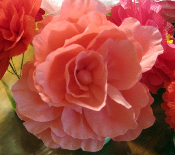 rdeča vrtnica-krepon-papirna roža