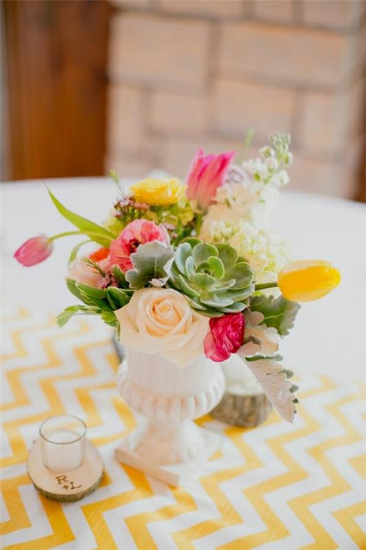 stalo gėlės-geltona-balta-staltiesė-virtuvės-stalo apdaila