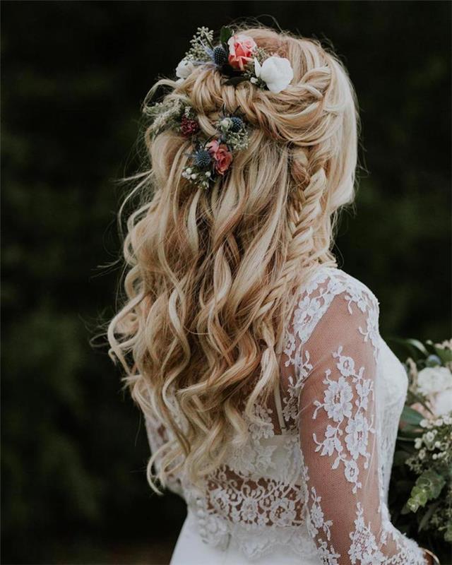Kıvırcık bohem şık düğün saç modeli, aksesuarlar için yapay çiçekli kır düğünü saç modeli, örgü, uzun kıvırcık saç