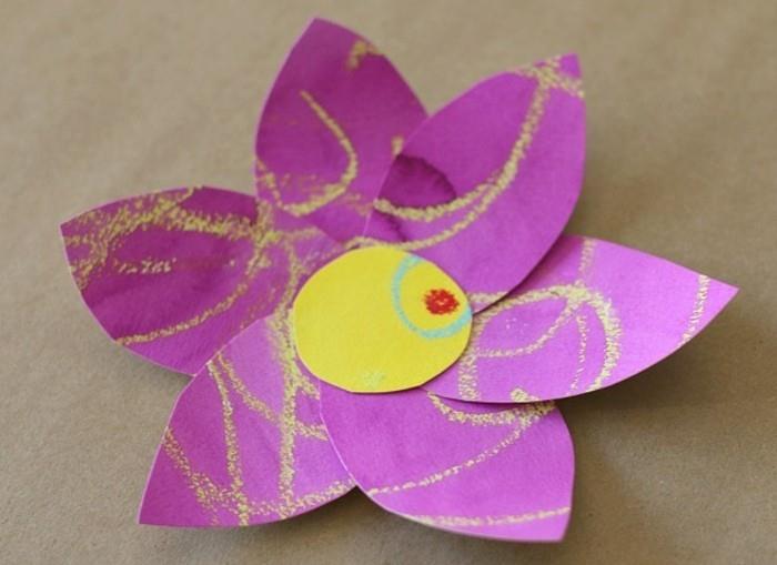 obrtne ideje za otroke, velika roža iz vijoličnega in rumenega papirja, okrašena z rumenimi, modrimi in rdečimi črkami