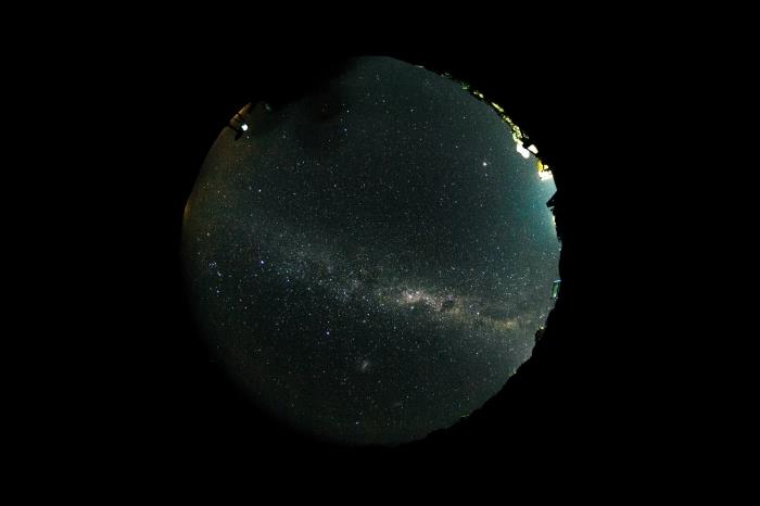 tamsios erdvės tapetai kompiuteriui, idėja kompiuterio tapetams astronomijos tema su žvaigždėmis