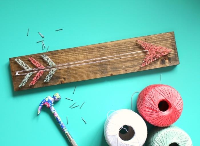 „Pasidaryk pats“ rankų darbo objekto modelis su medine lenta ir rodyklės formos viela, lengva rankiniu būdu atlikti vidaus apdailą