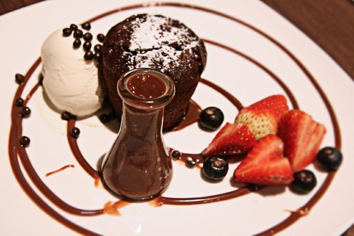 fondant-au-chocolat-nestlé-coulant-chocolat-beau-arangement-assiede