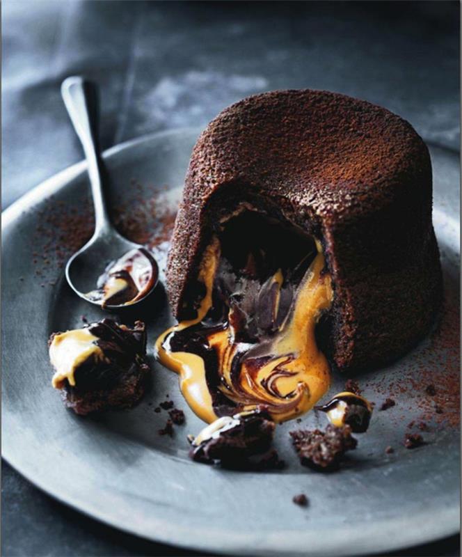 fondantas-šokoladas-tekantis-šokoladas ir karamelė