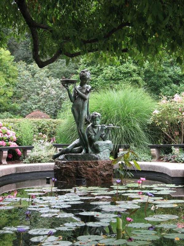 elegantiškas sodo fontano užpildymo statula