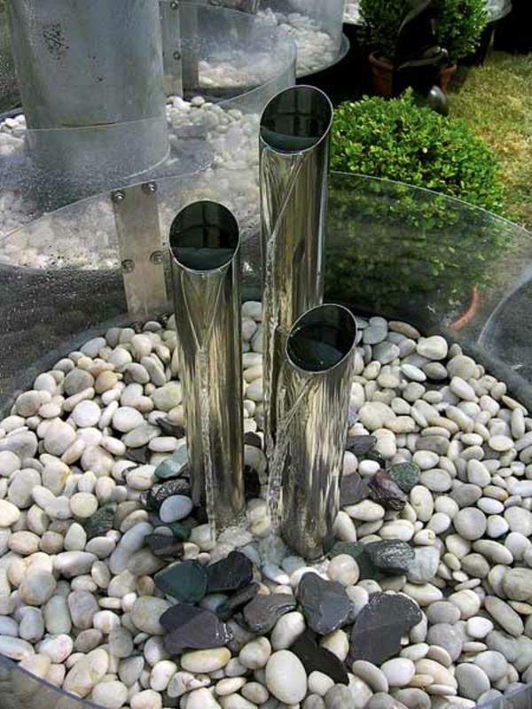 sodas-fontanas-dizainas-idėja-vamzdeliai-paprasti