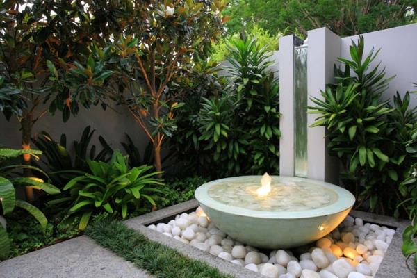 minimalistinio dizaino-sodo fontanas-su šviesa