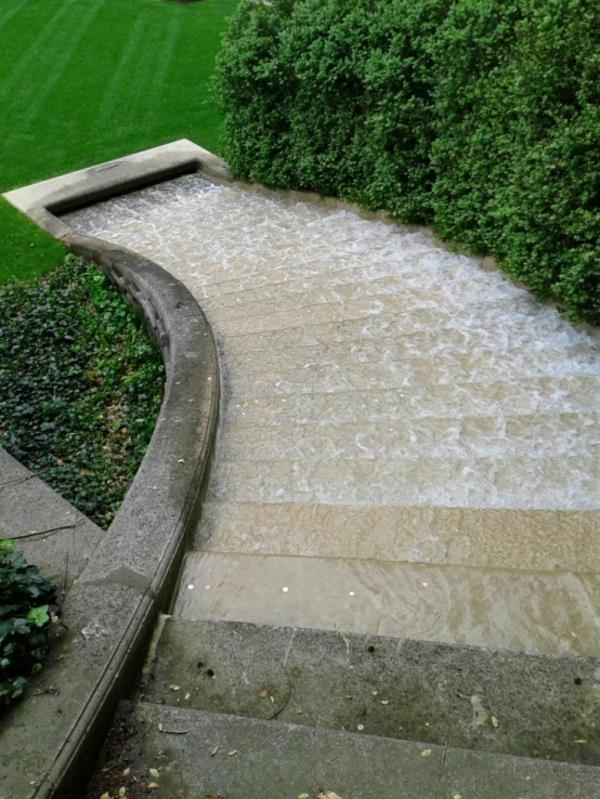unikalus-laiptai-sodas-fontanas