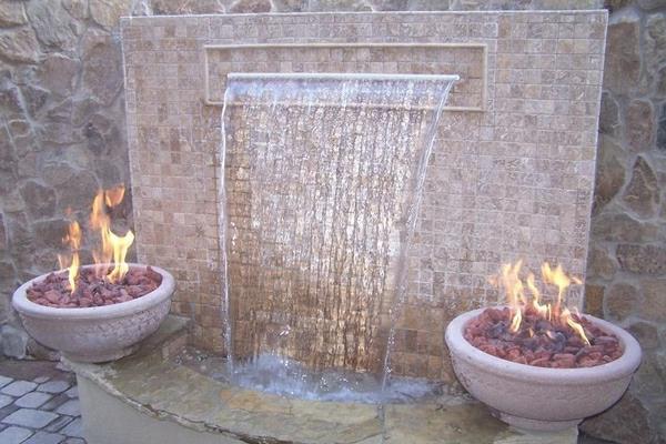 stena-vodnjak-dekoracija-z-ognjem-in-vodo