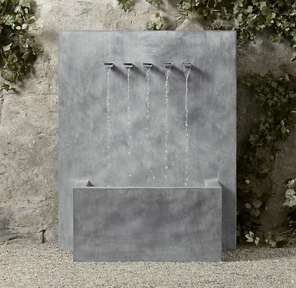 minimalistično oblikovan stenski vodnjak