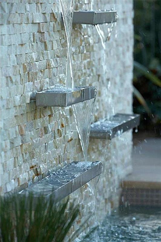 stena-vodnjak-sodobna-stena-vodnjak-in-bele ploščice-in-slapovi