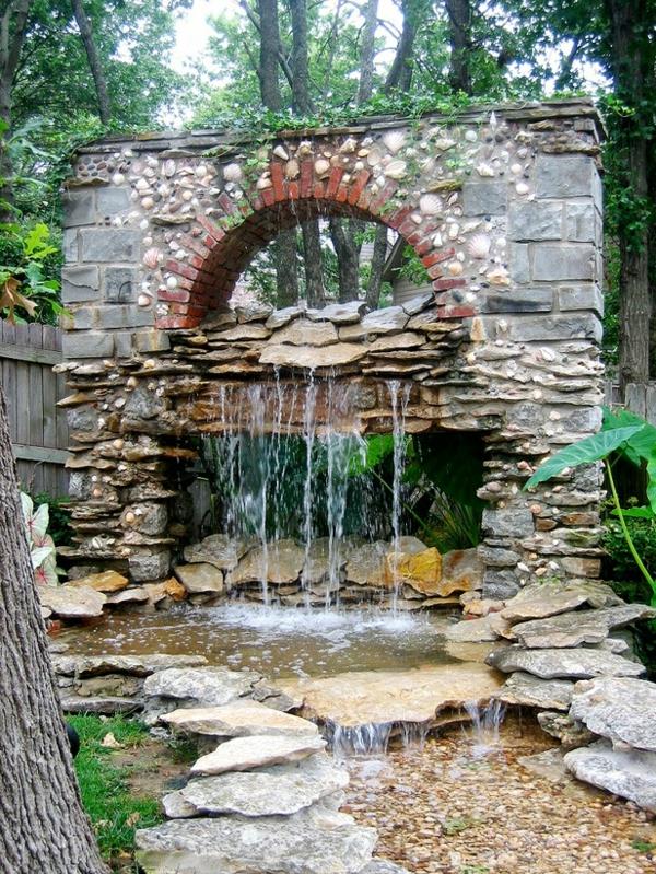 stenski vodnjak-mavrični kamen