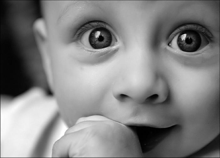 harika-fotoğraf-sanat-fotoğraf-paris-siyah-beyaz-sevimli-bebek