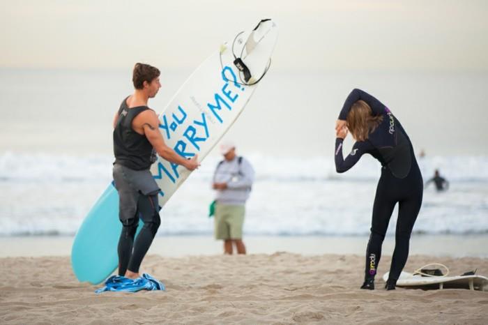 čudovita-surf-ideja-romantična-in-izvirna-poročna-ponudba