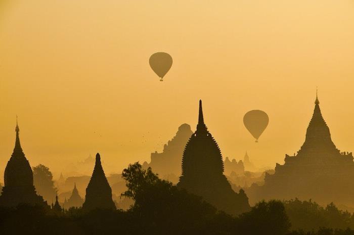 Un'immagine con filtro, città con mongolfiere, bilgisayar başına duvar kağıdı