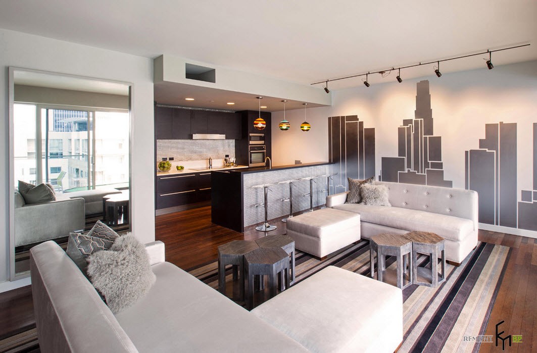 Casas em preto e branco no mural da parede da sala de estar