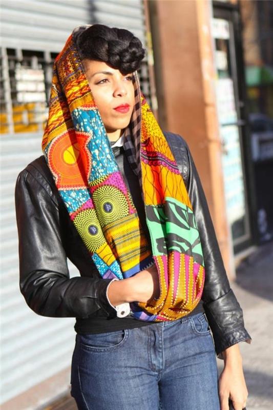 afriški šal-v-svetlih in svetlih barvah-etnični vzorci-črna-usnjena jakna