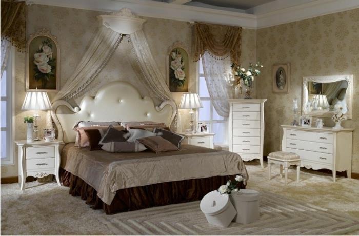 Barok yatak odası dekoru, başlık ve gölgelik, barok şifonyerler, küçük beyaz mobilyalar