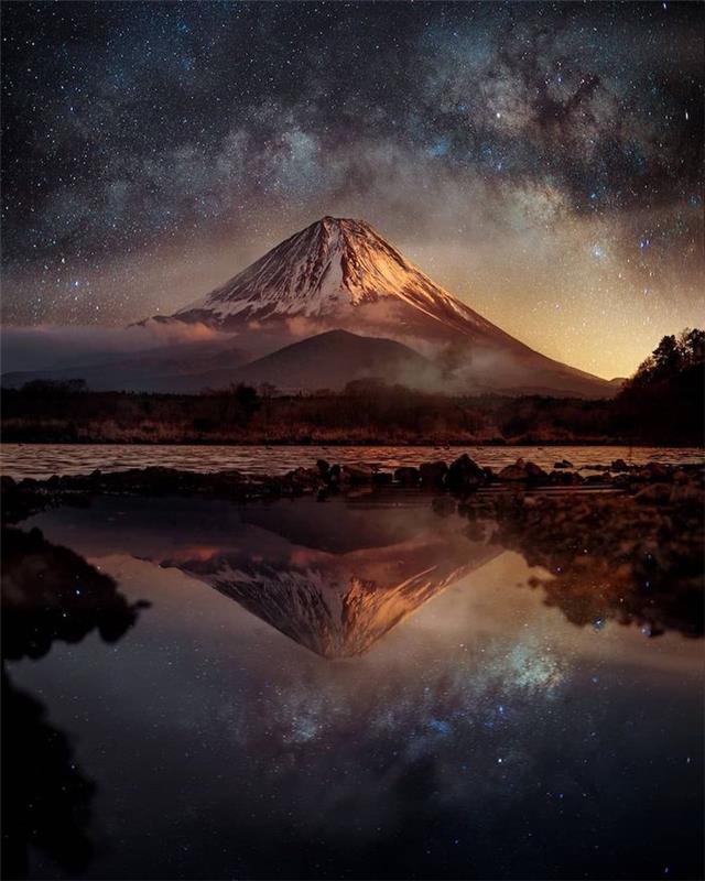 Naktinis viršūnių kraštovaizdis, Japonijos kalnų ir ežerų kraštovaizdis, gražiausios pasaulio šalys, nuostabus gamtos ugnikalnio kraštovaizdis žvaigždėtą naktį