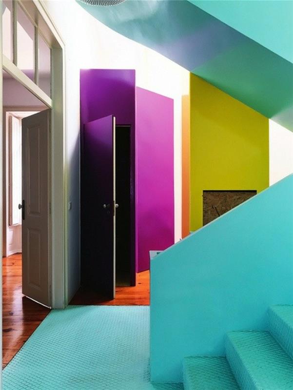 barva fuksije v kaleidoskopskem vhodu v pastelnih barvah stopnišče v pastelno modri barvi