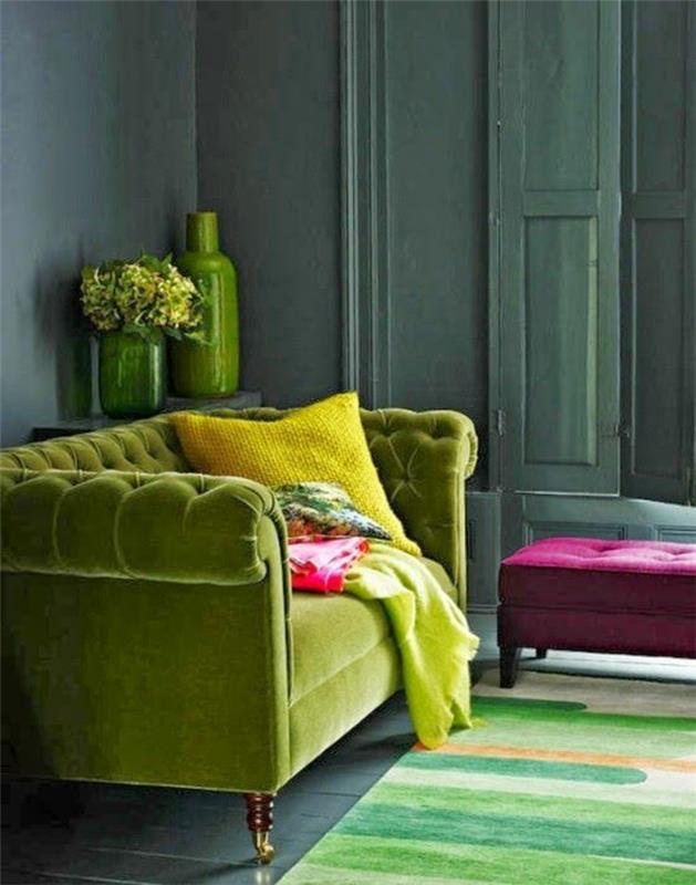 roza fuksije z apneno zeleno kot majhen dodaten kos pohištva za stopala v dnevni sobi v klasičnem slogu