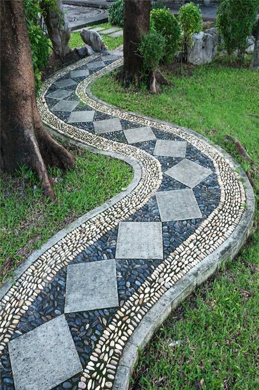 vrtne obrobe, mozaična pot s kamenčki in belimi in modrimi kamenčki