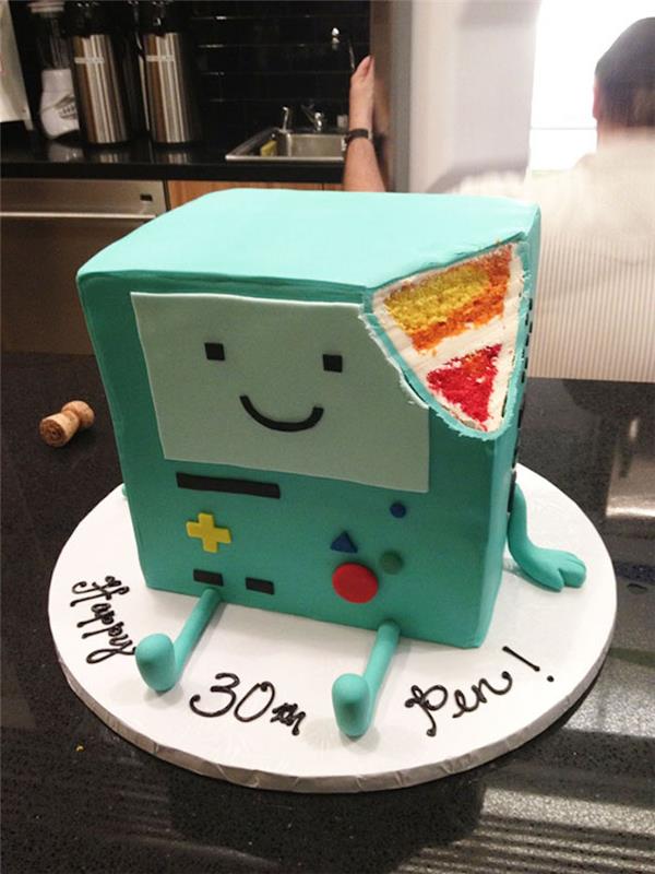 Bir oyun çocuğuyla havalı inek pastası fikri, kirpi pastası, birlikte kutlamak için doğum günü pastası görüntüsü