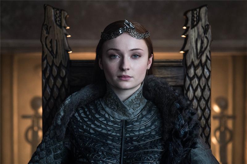Sophie Turner, dar žinoma kaip Sansa Stark, pakomentavo ir išpūtė internete paskelbtą peticiją, prašydama HBO sukurti naują „Game of Thrones“ pabaigą