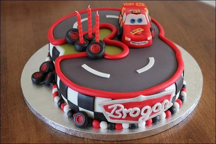 3 -letna rojstnodnevna torta enostavna in hitra sladica lepe torte ideja okrasitve torte mac queen rdeč avtomobil pixar