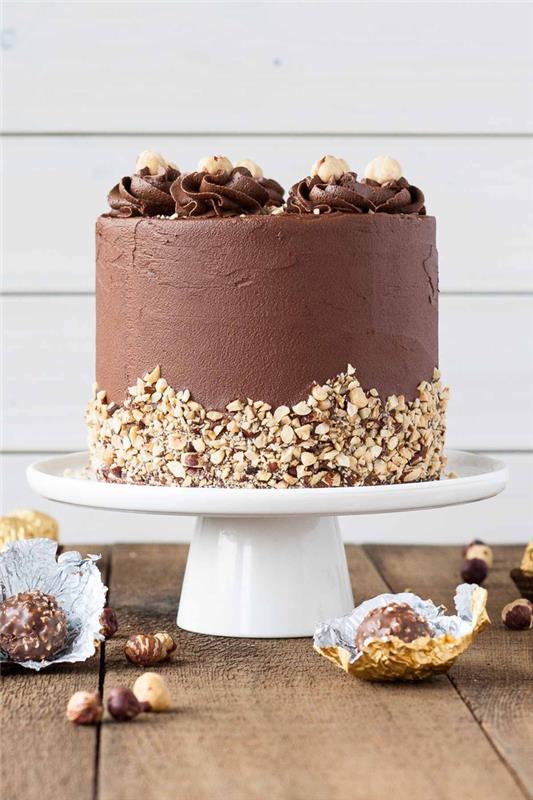 presenetite svoje goste s slavno domačo torto iz nutelle in ferrero rocherja, receptom torte ferrero rocher s hrustljavo pralino