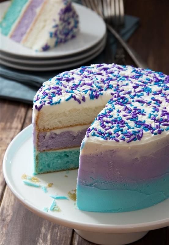 rojstnodnevna torta-snežna kraljica-dekoracija-ideje-snežna kraljica-bela-modro-vijolična-torta